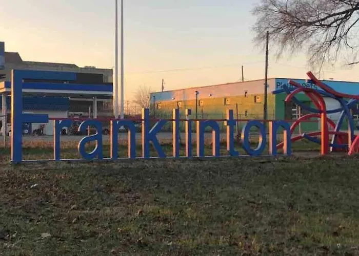 Housepitality - Franklinton Farmhouse- 4 Bedrooms Сasa de vacaciones Columbus