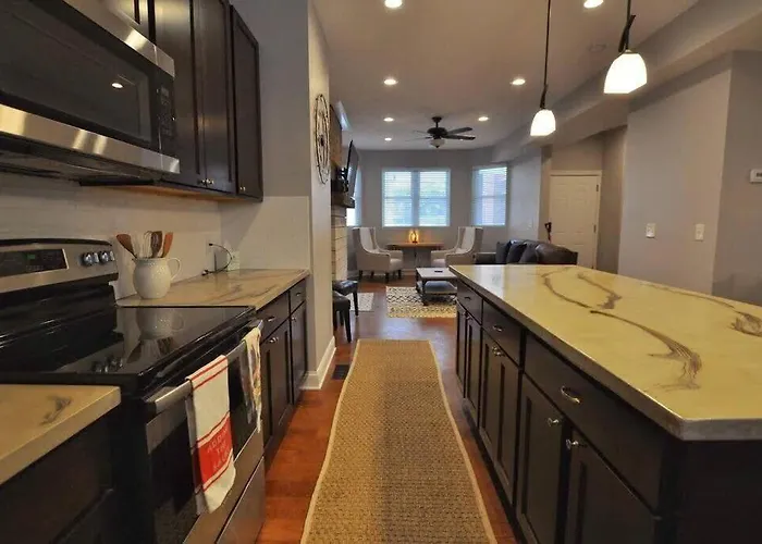 Housepitality - Franklinton Farmhouse- 4 Bedrooms * Columbus