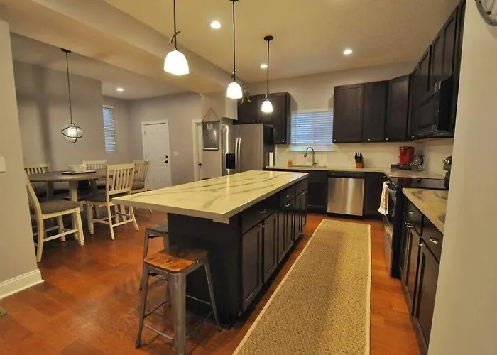 Housepitality - Franklinton Farmhouse- 4 Bedrooms Columbus