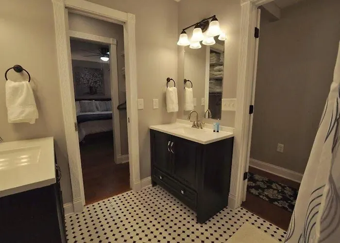 Housepitality - Franklinton Farmhouse- 4 Bedrooms Сasa de vacaciones Columbus