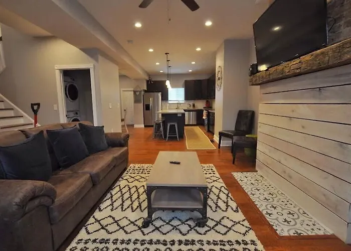 Housepitality - Franklinton Farmhouse- 4 Bedrooms Сasa de vacaciones